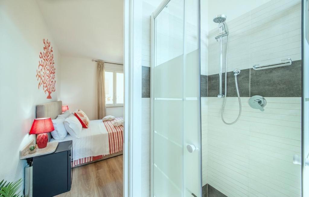 Double Room Private Bathroom