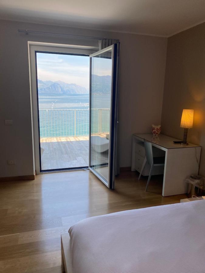 Double or Twin Room Terrace Lake View