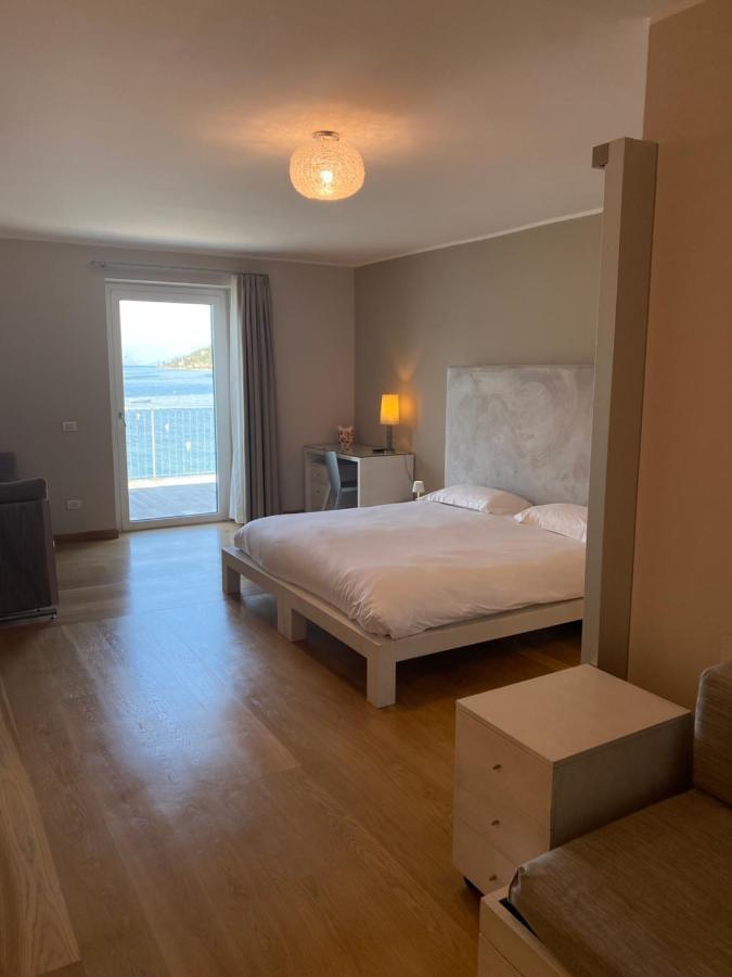 Double or Twin Room Terrace Lake View