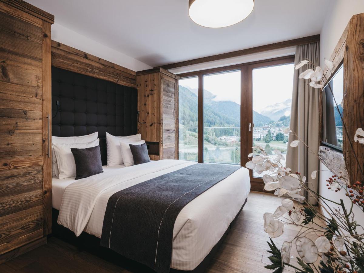 Two-Bedroom Deluxe Apartment
