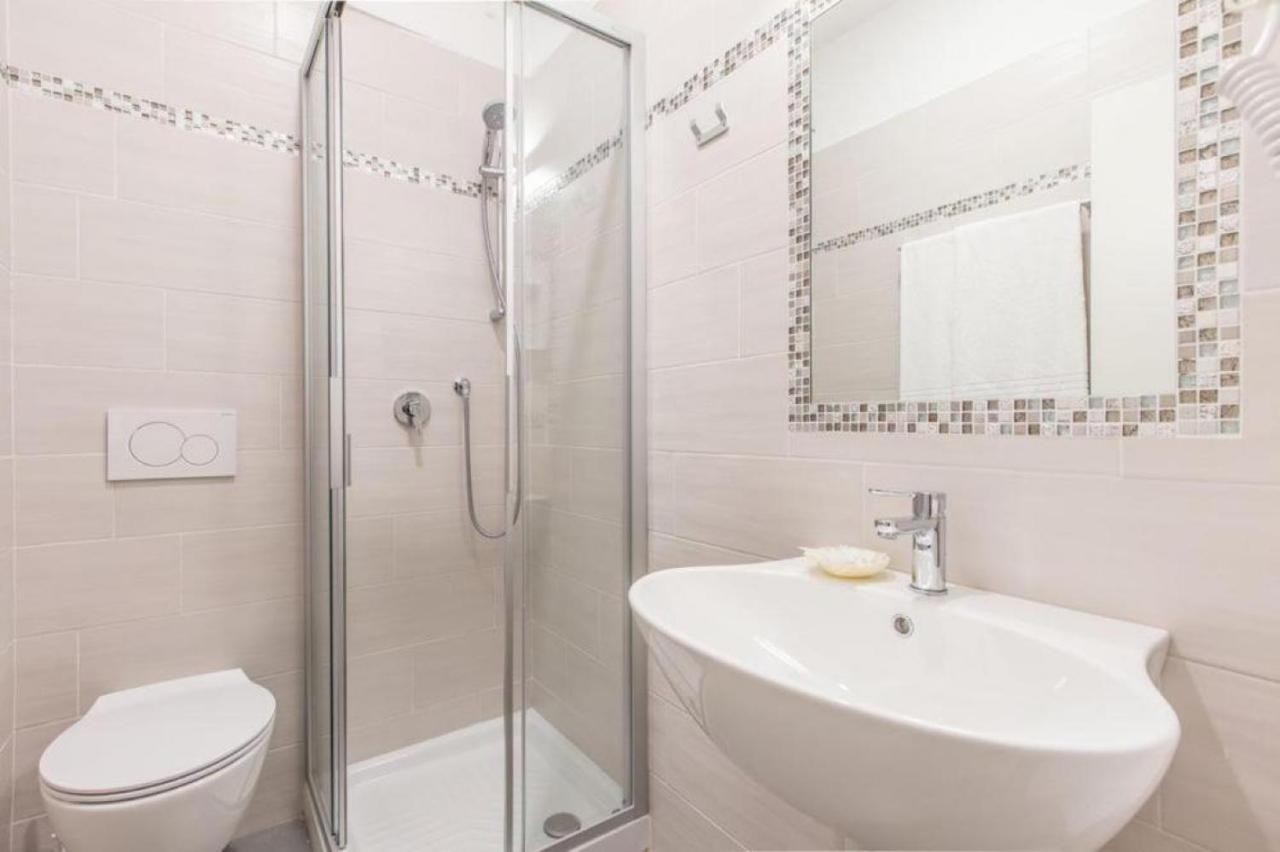 Triple Room Private Bathroom,1357369193:JPEG