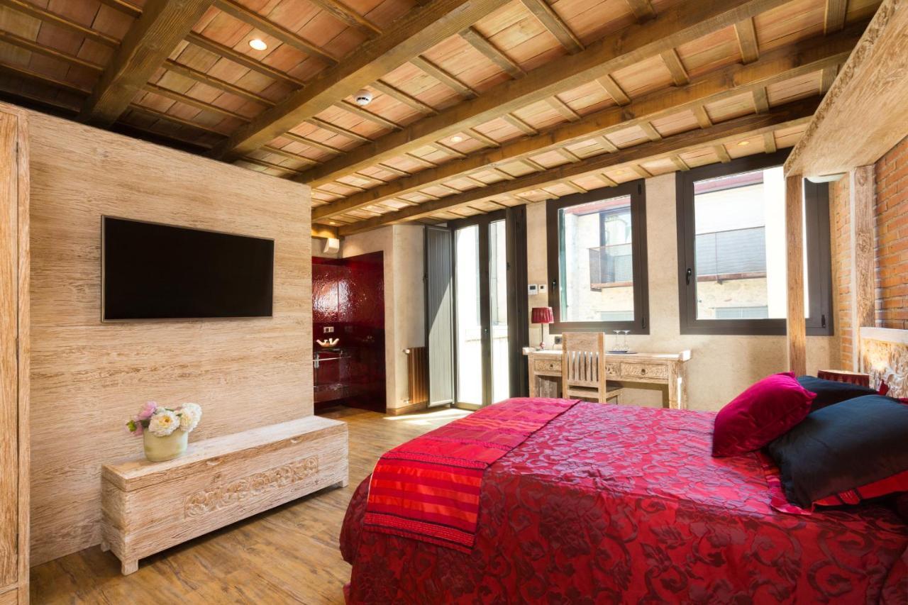 Habitación Doble Roja