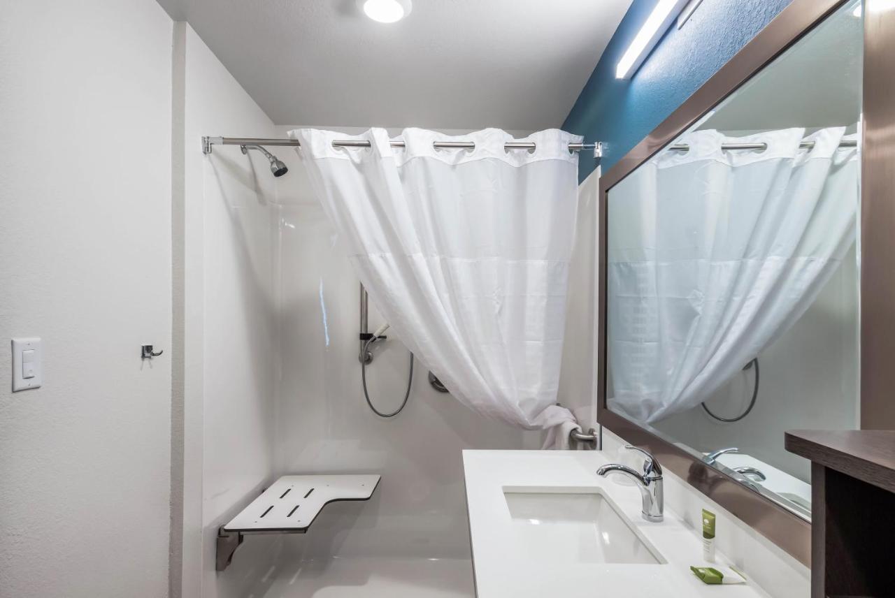 Double Room Roll Shower Disability Access or Non-Smoking