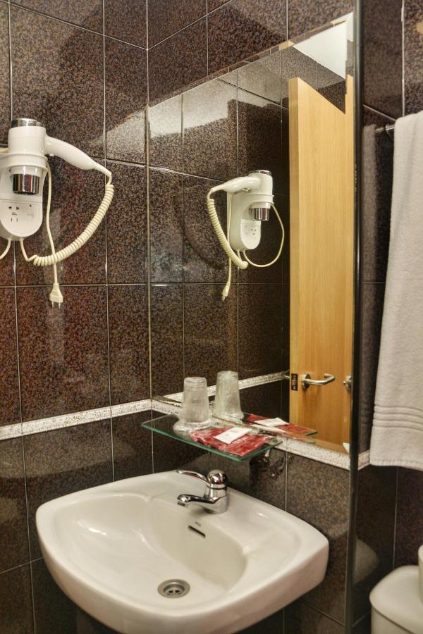 Single Room Bathroom