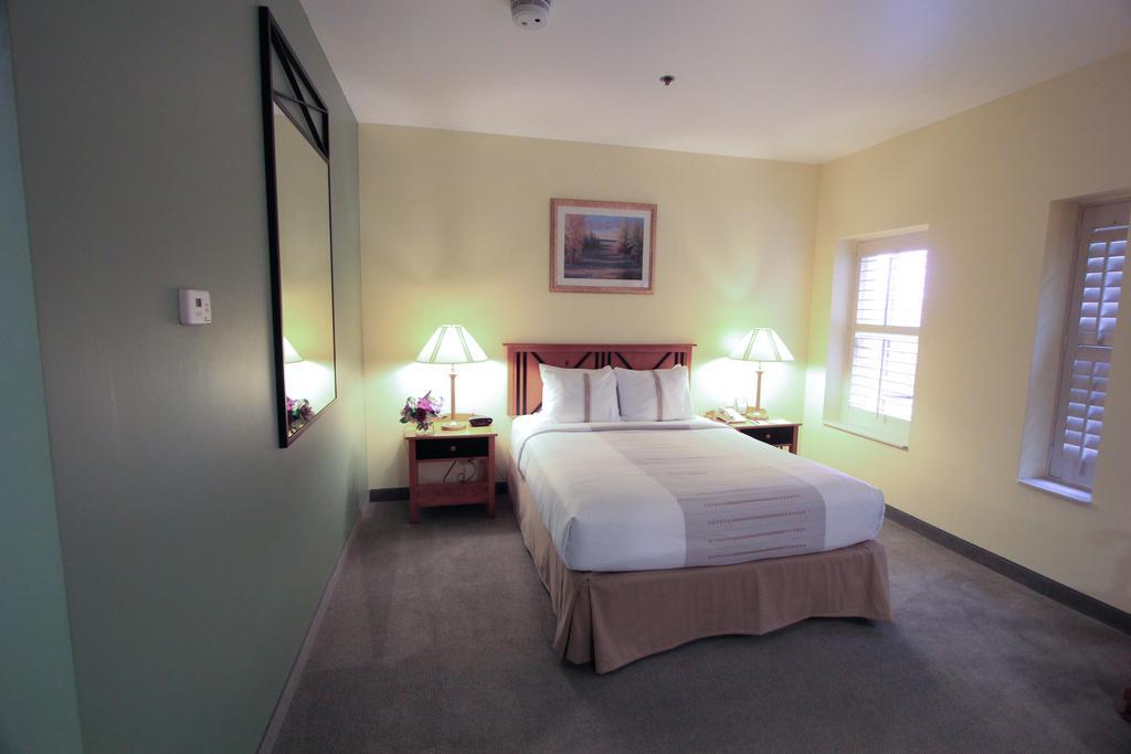 Superior Queen Room,123368800:JPEG