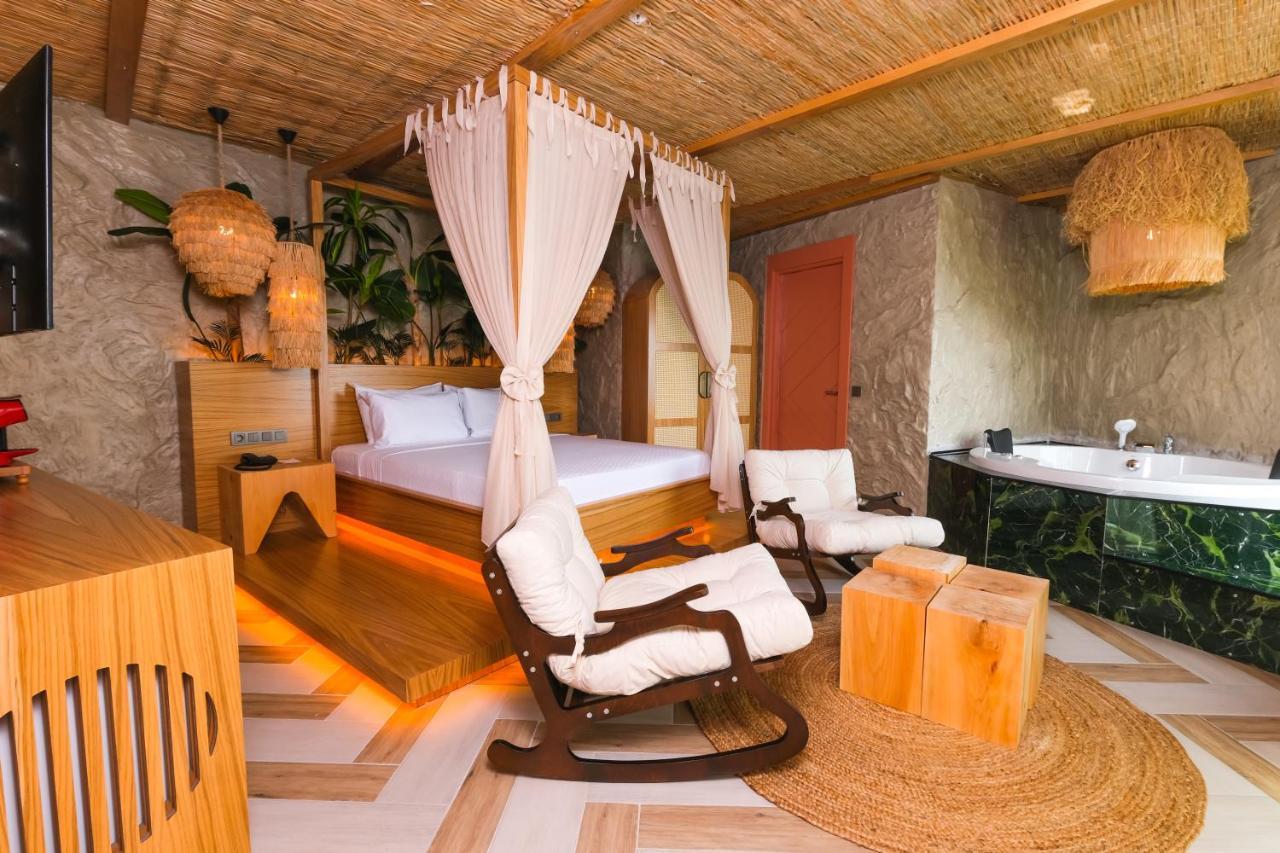 Deluxe Suite Spa Bath