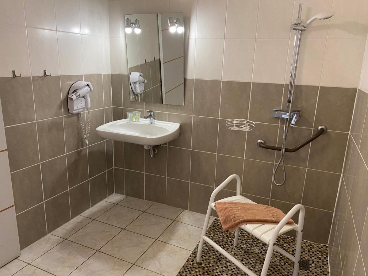 Chambre Double Confort - Accès aux Personnes à Mobilité Réduite