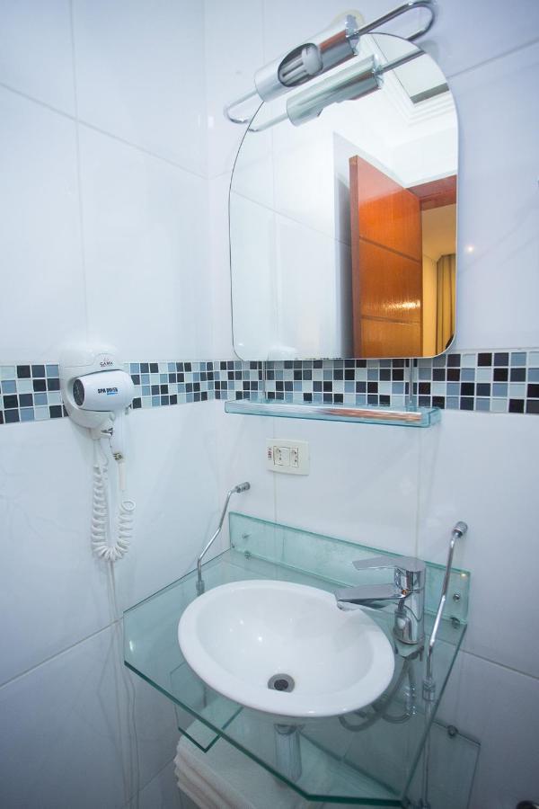 Quarto Duplo Standard com 2 Camas de Casal