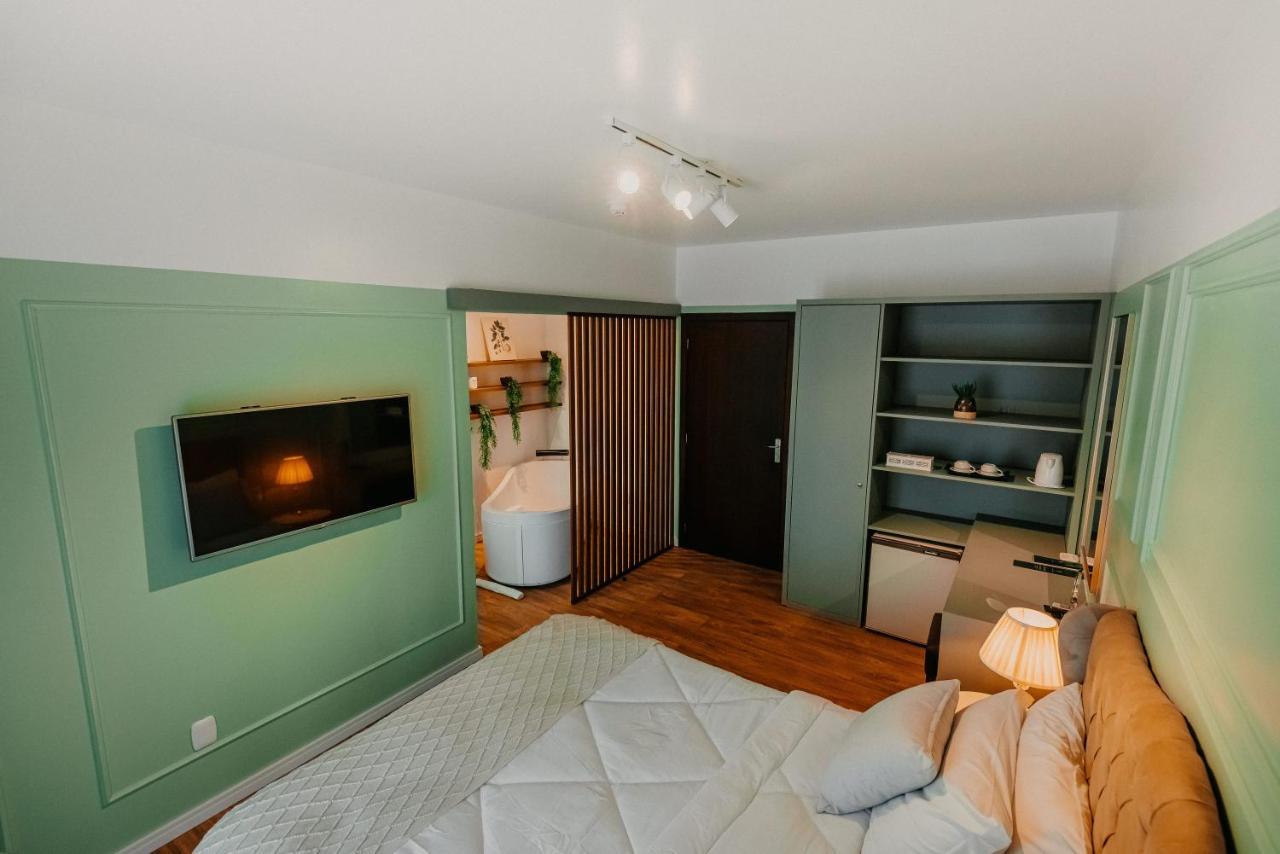 Queen Suite