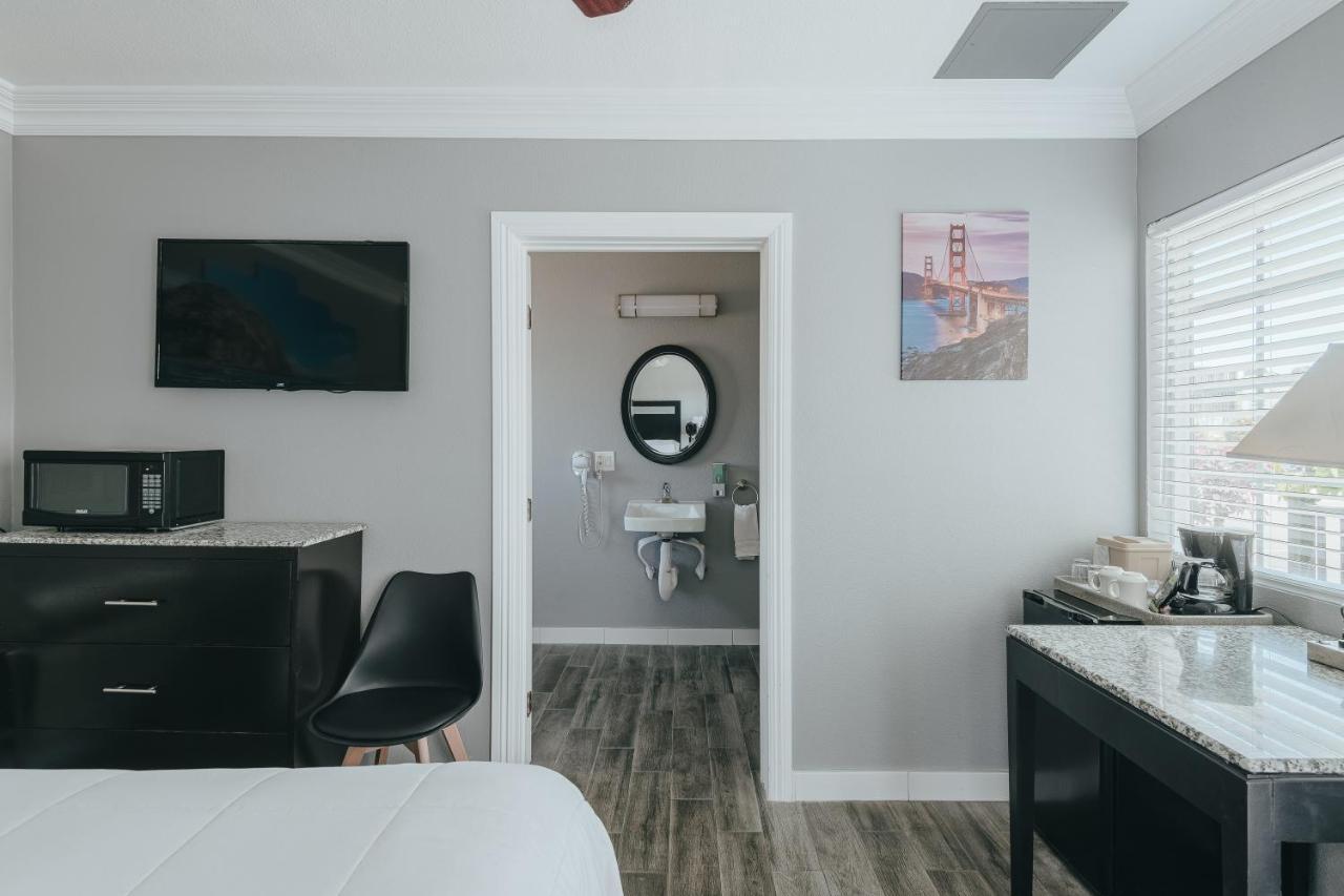 Deluxe Queen Room Disability Access Downstairs Non-Smoking No Pets