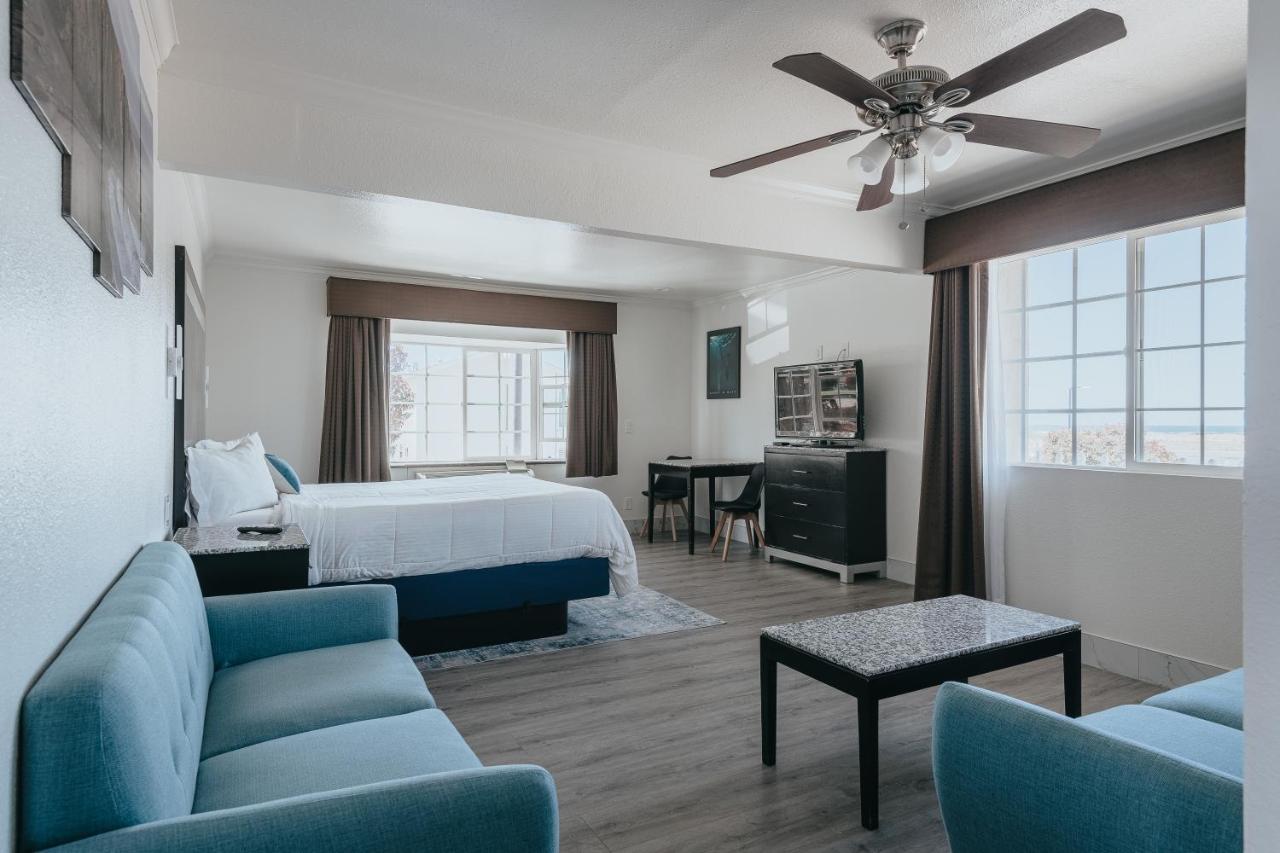 Deluxe Ocean View King Suite Upstairs Non-Smoking No Pets