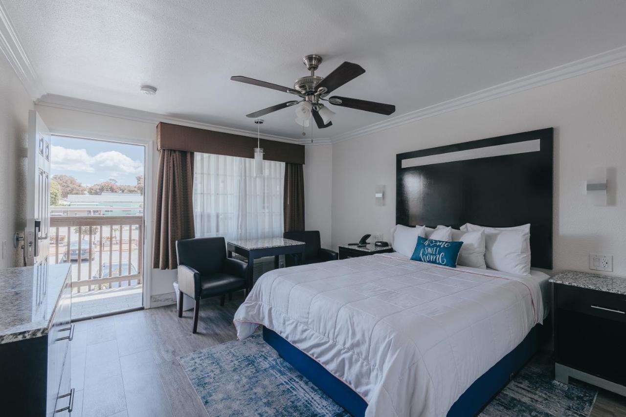 Deluxe Partial View Queen Room Upstairs Non-Smoking No Pets