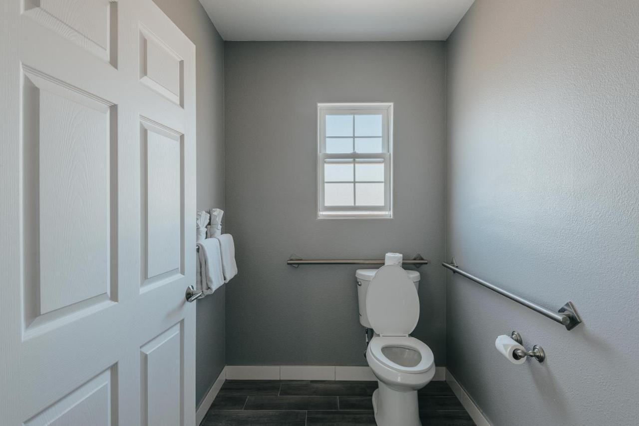 Deluxe Queen Room Disability Access Downstairs Non-Smoking No Pets