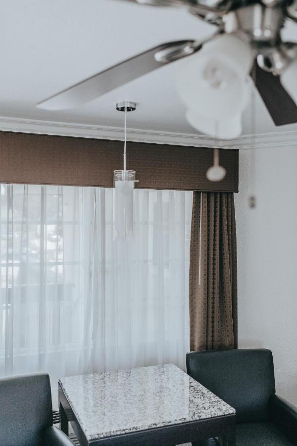 Deluxe Partial View Queen Room Upstairs Non-Smoking No Pets