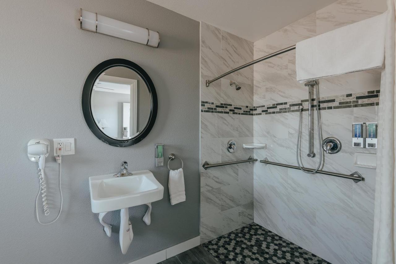 Deluxe Queen Room Disability Access Downstairs Non-Smoking No Pets