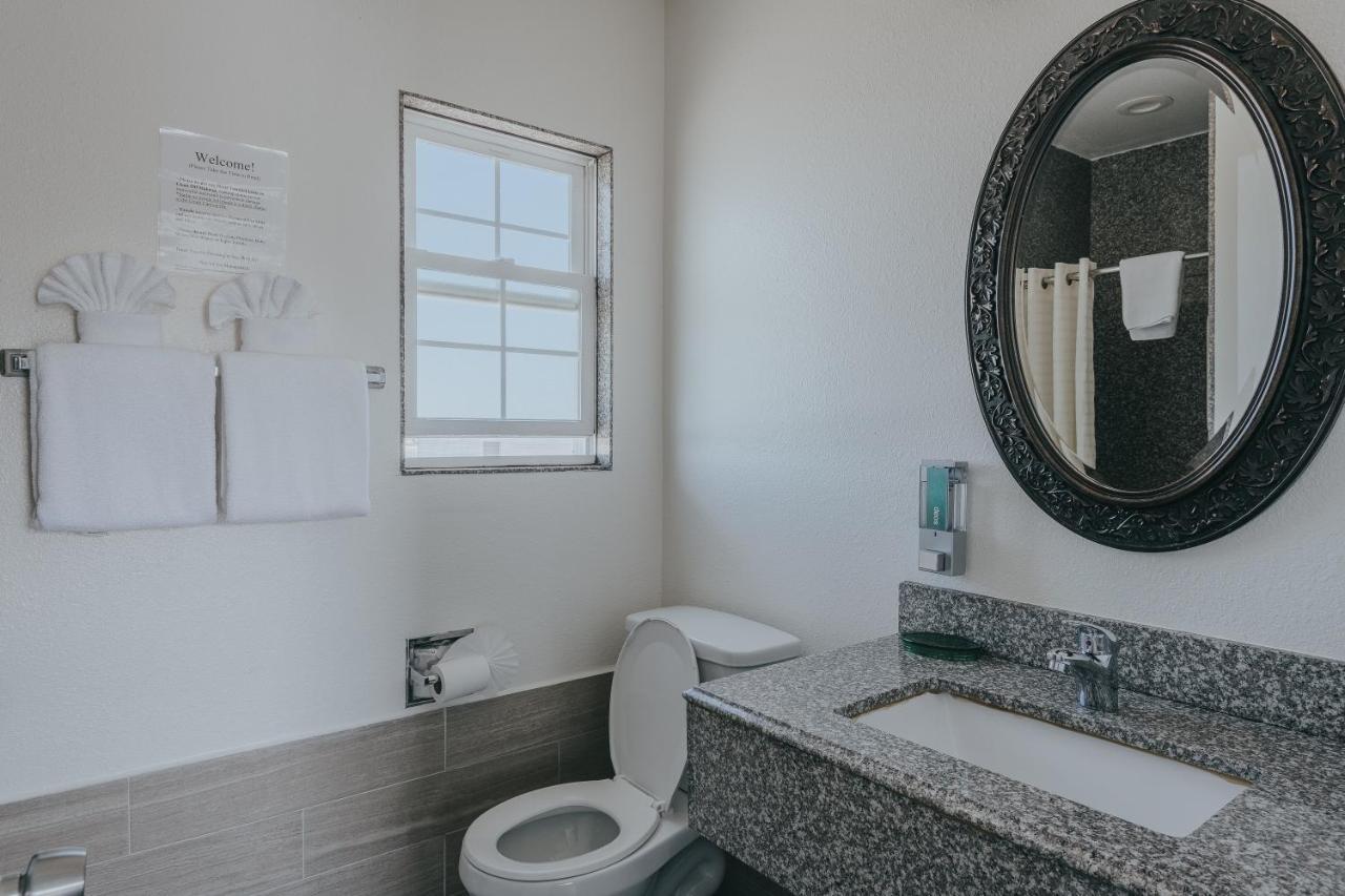 Deluxe Partial View King Room Upstairs Non-Smoking No Pets