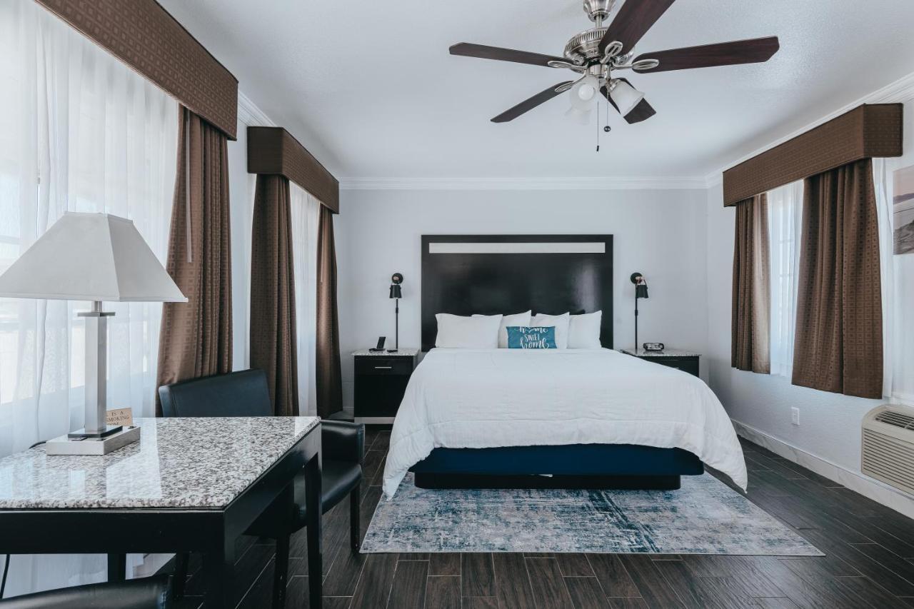 Deluxe Junior King Suite Downstairs Non-Smoking No Pets