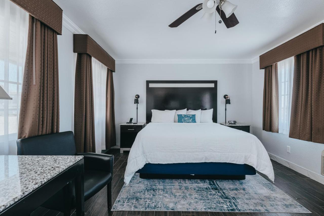 Deluxe Junior King Suite Downstairs Non-Smoking No Pets