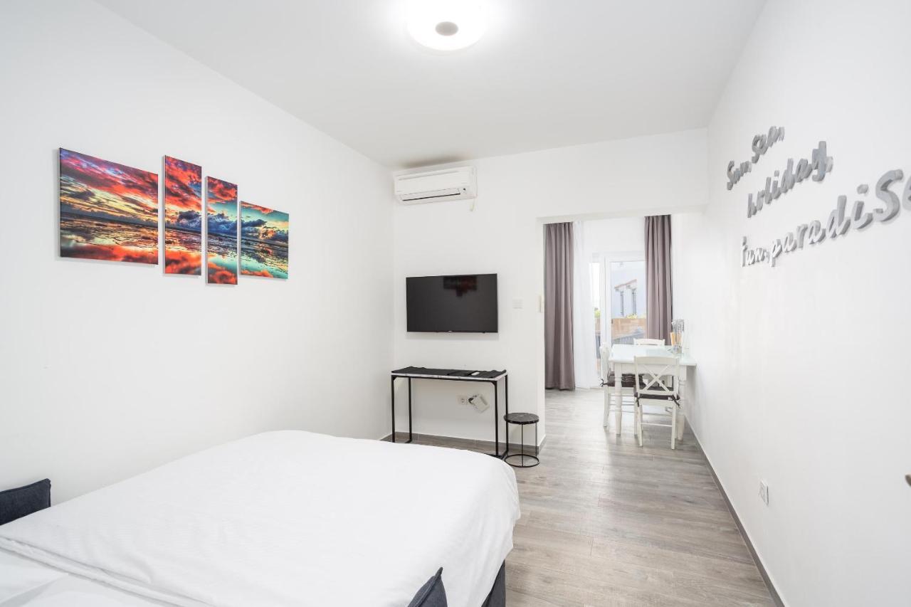 Two-Bedroom Apartment Balcony Sea View