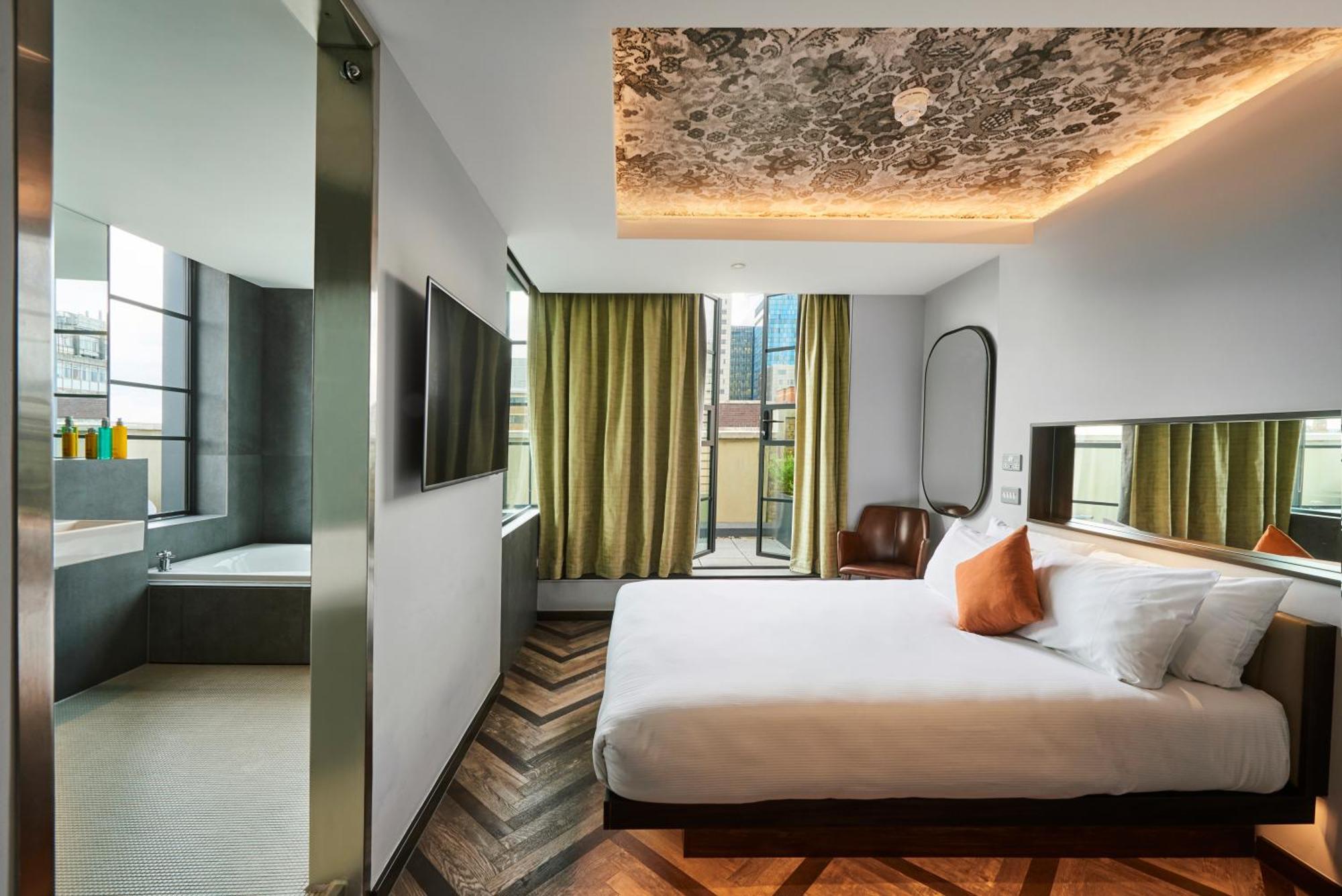 Quarto Duplo com Banheira de Hidromassagem