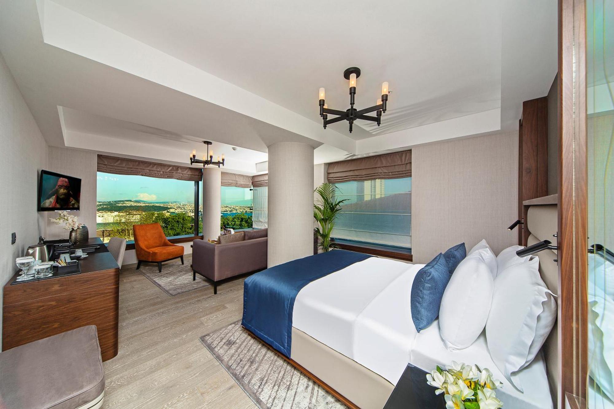 Luxury Corner Room