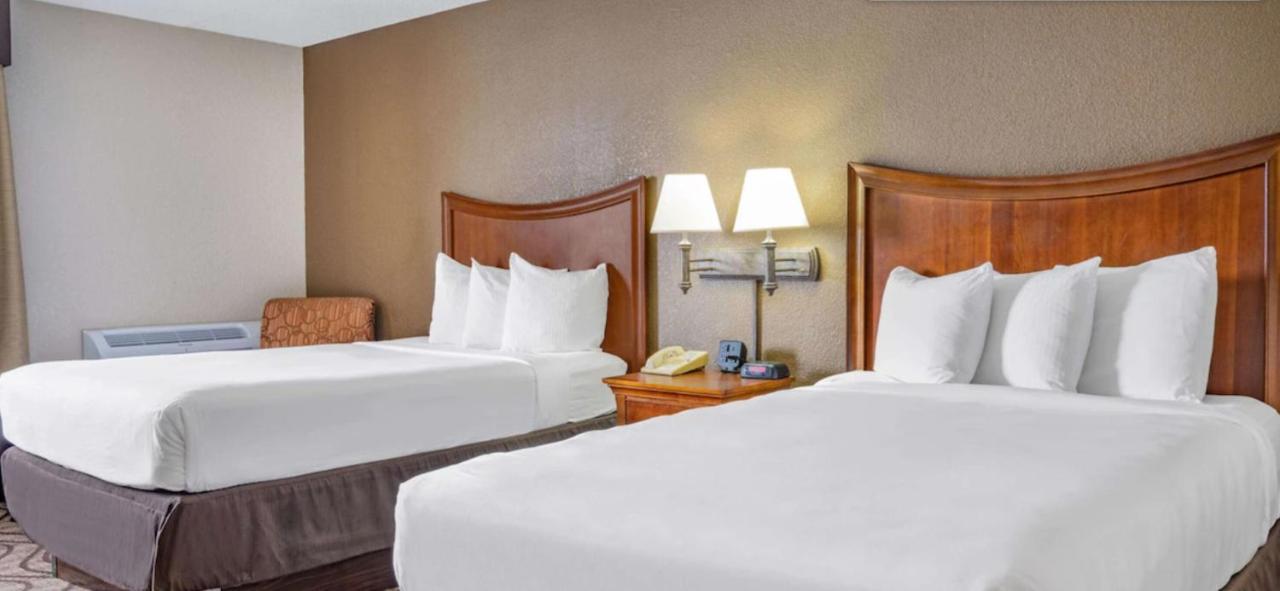 2 Full Beds Mobility or Hearing Impaired Accessible Room Non-Smoking