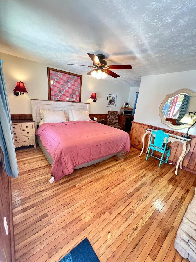 Deluxe King Room with Fireplace,1238690158:JPEG