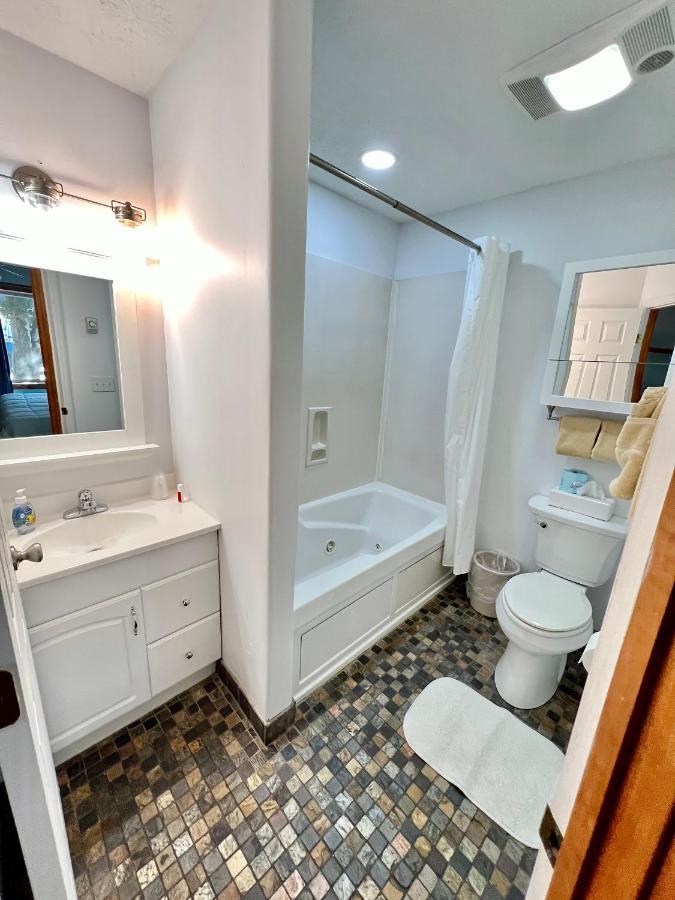 Deluxe King Room Fireplace