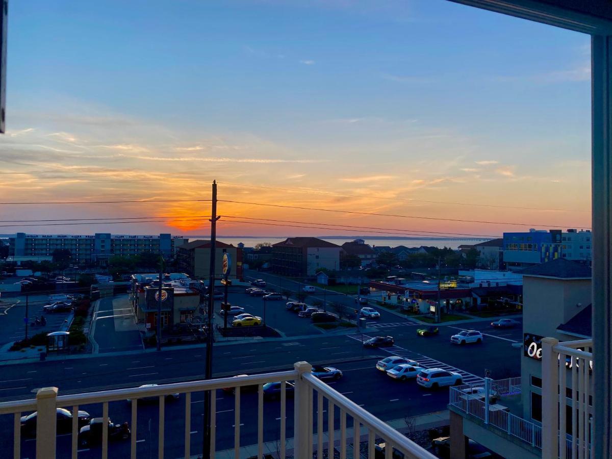 Queen Room Two Queen Beds Sunset View or Non-Smoking