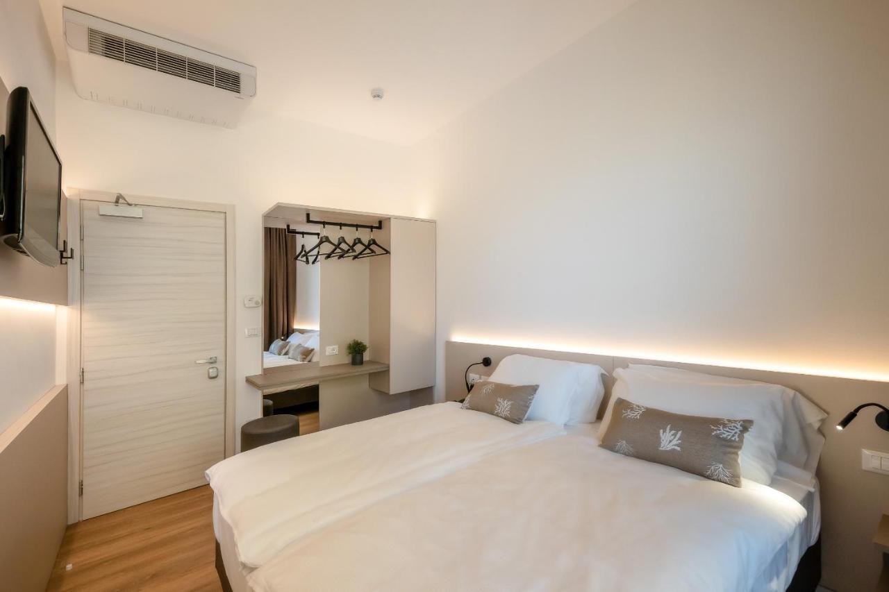 Deluxe Double Room Side Sea View
