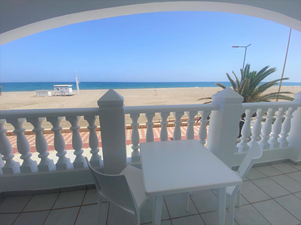 Apartamento con 2 dormitorios y vistas frontales al mar
