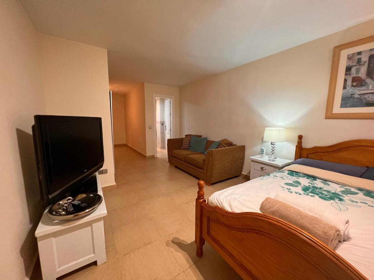 Double or Twin Room Private Bathroom