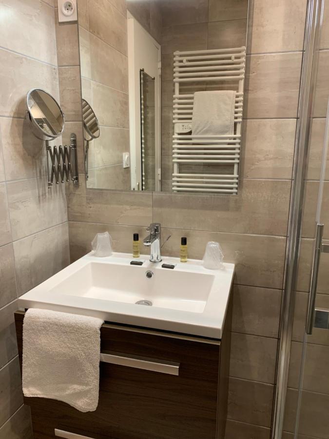 Standard Queen Room - Non-Smoking,1498603096:JPEG