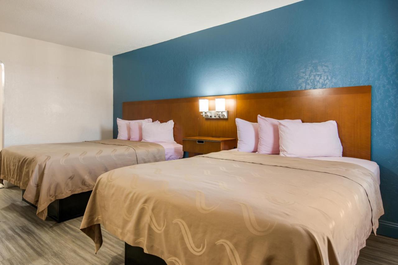 Quadruple Room with Two Queen Beds - Smoking,1295529172:JPEG