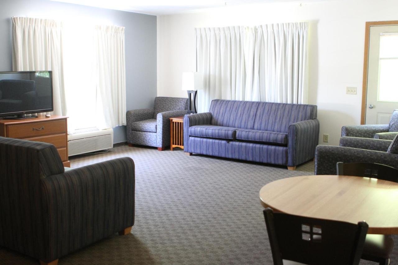 Deluxe Three-Bedroom Apartment