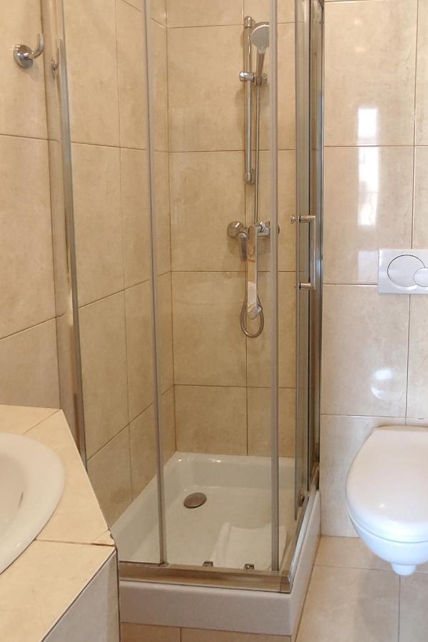 Small Economic Double Room 9m² Courtyard View