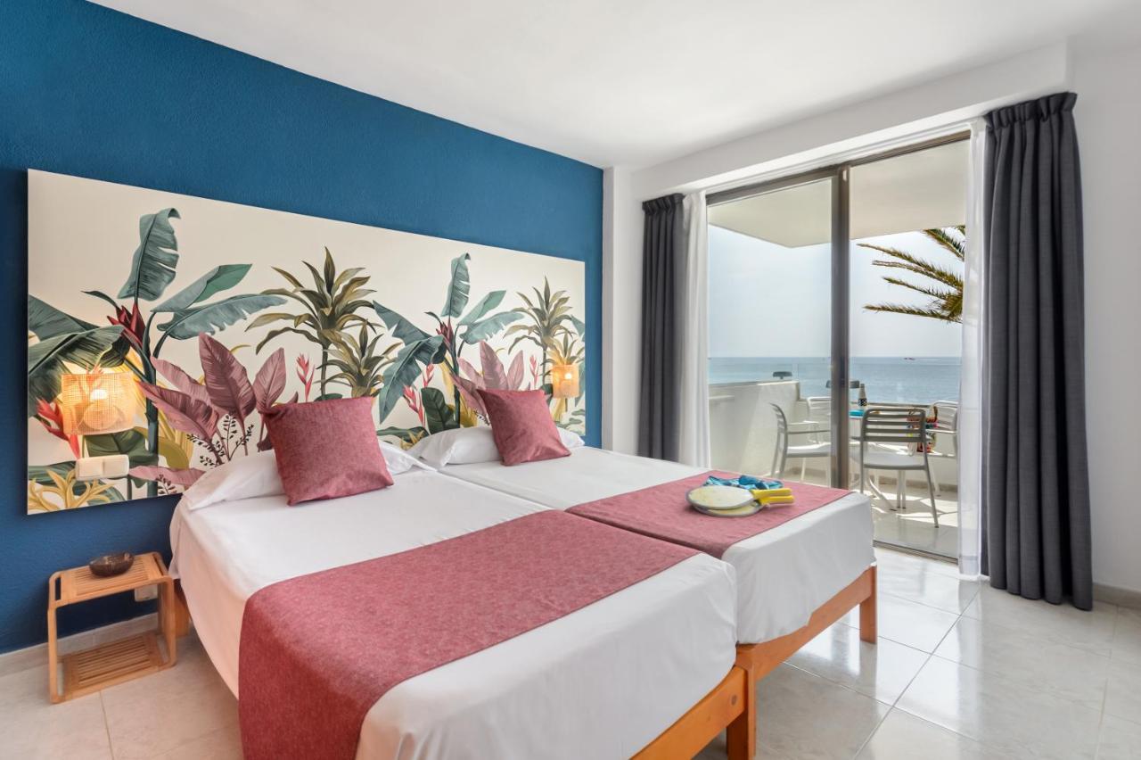 Two-Bedroom Apartment Sea View