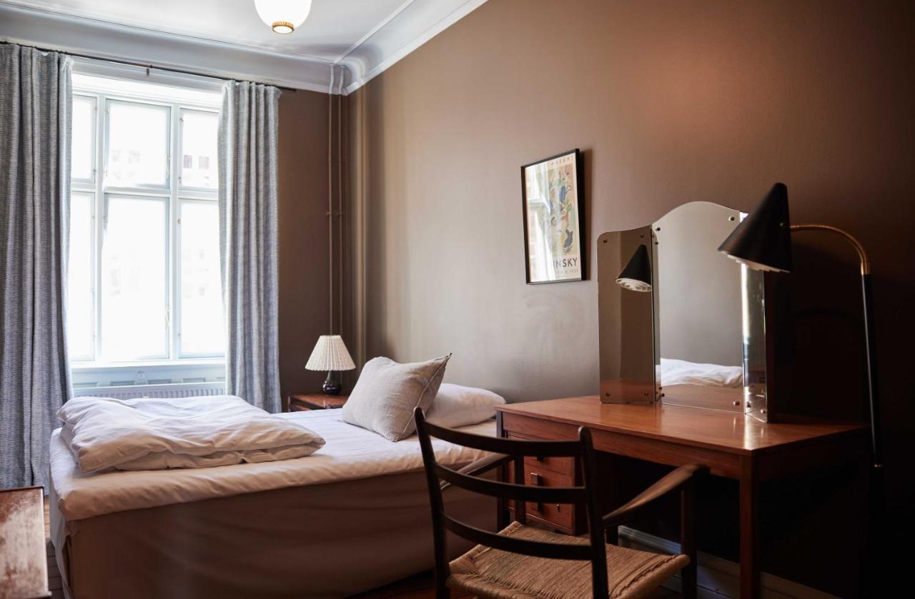 Single Room with Shared Bathroom,1541688094:JPEG