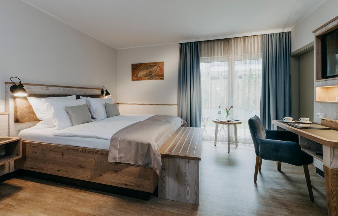 Standardzimmer mit Balkon