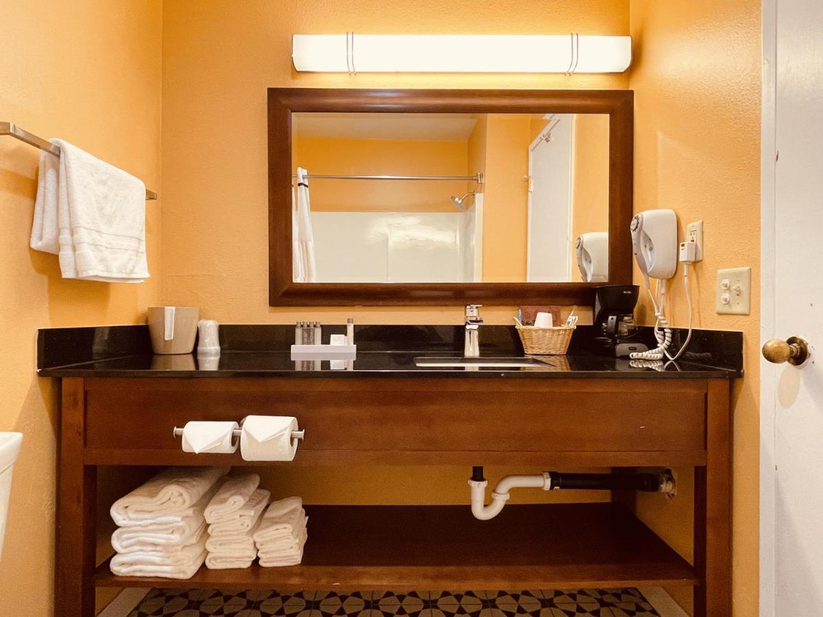 Deluxe Queen Room Two Queen Beds