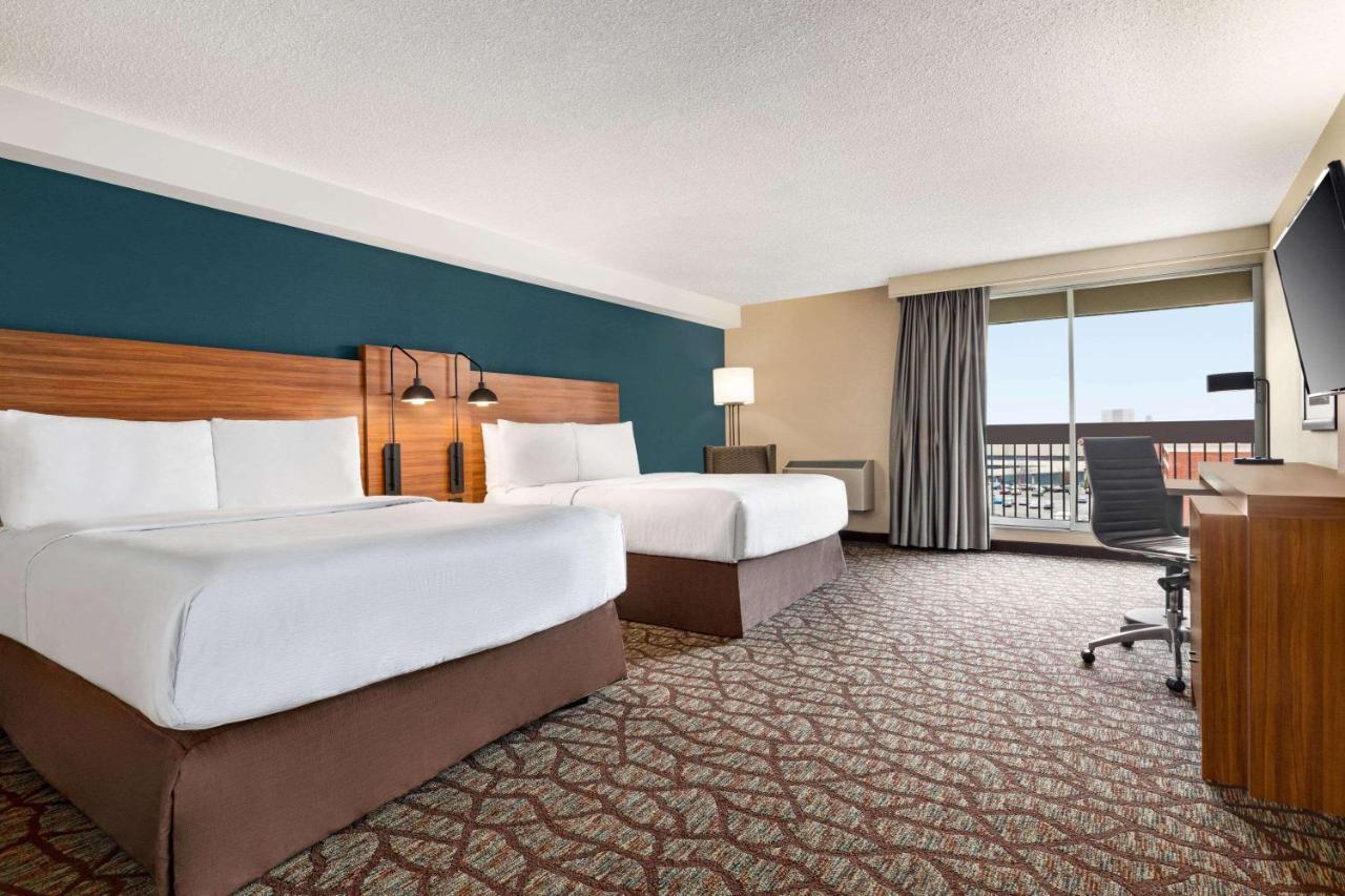 Deluxe Queen Room Two Queen Beds Balcony Non-Smoking Tower B