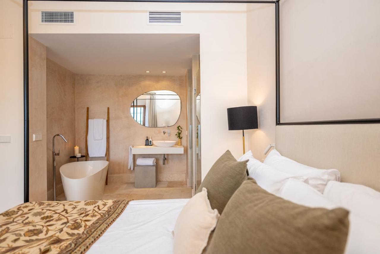 Deluxe Double Room Bath