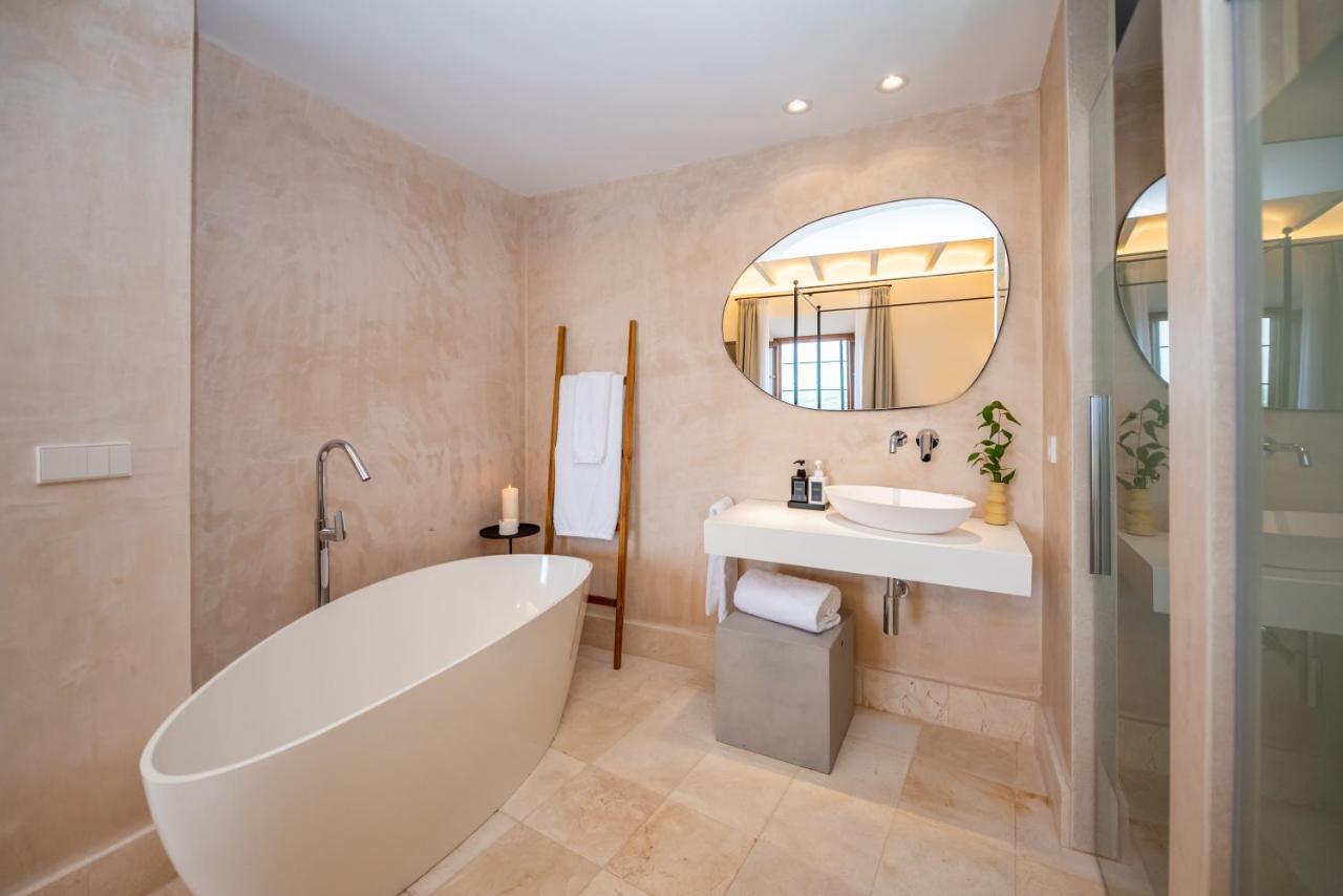Deluxe Double Room Bath