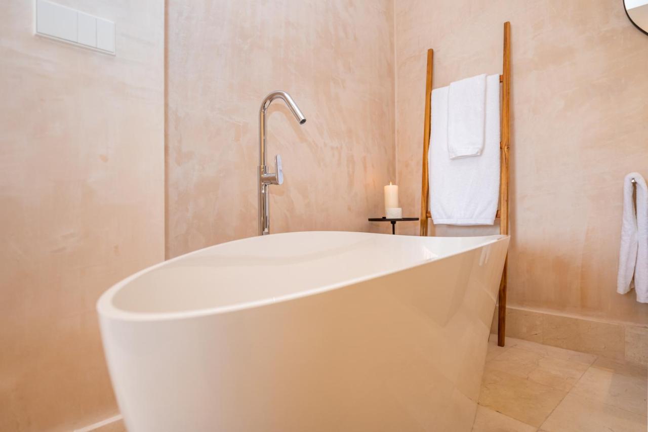 Deluxe Double Room Bath
