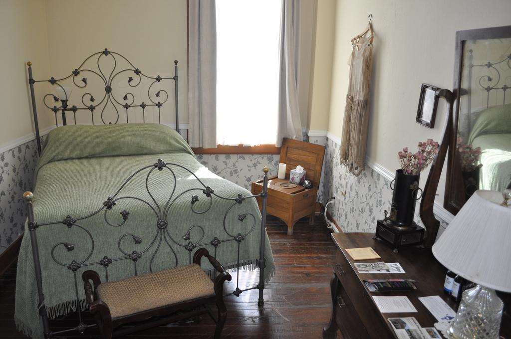 Standard Room Full Bed