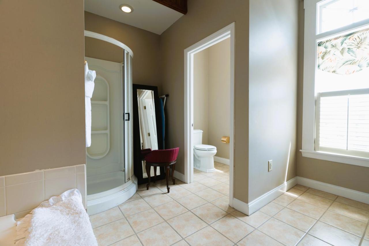 1 Bedroom Suite With Balcony & Jetted Tub