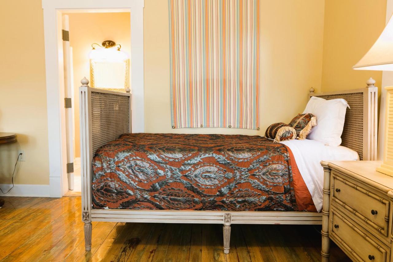 Deluxe 2 Queen Room Caribbean style