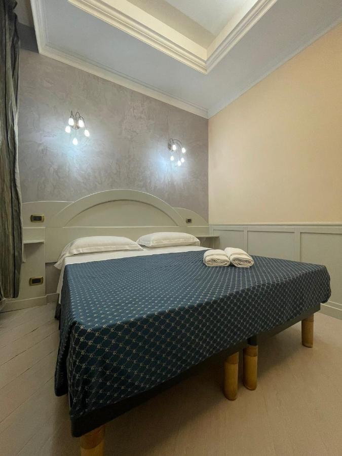 Quarto Econômico com Cama de Casal ou 2 de Solteiro