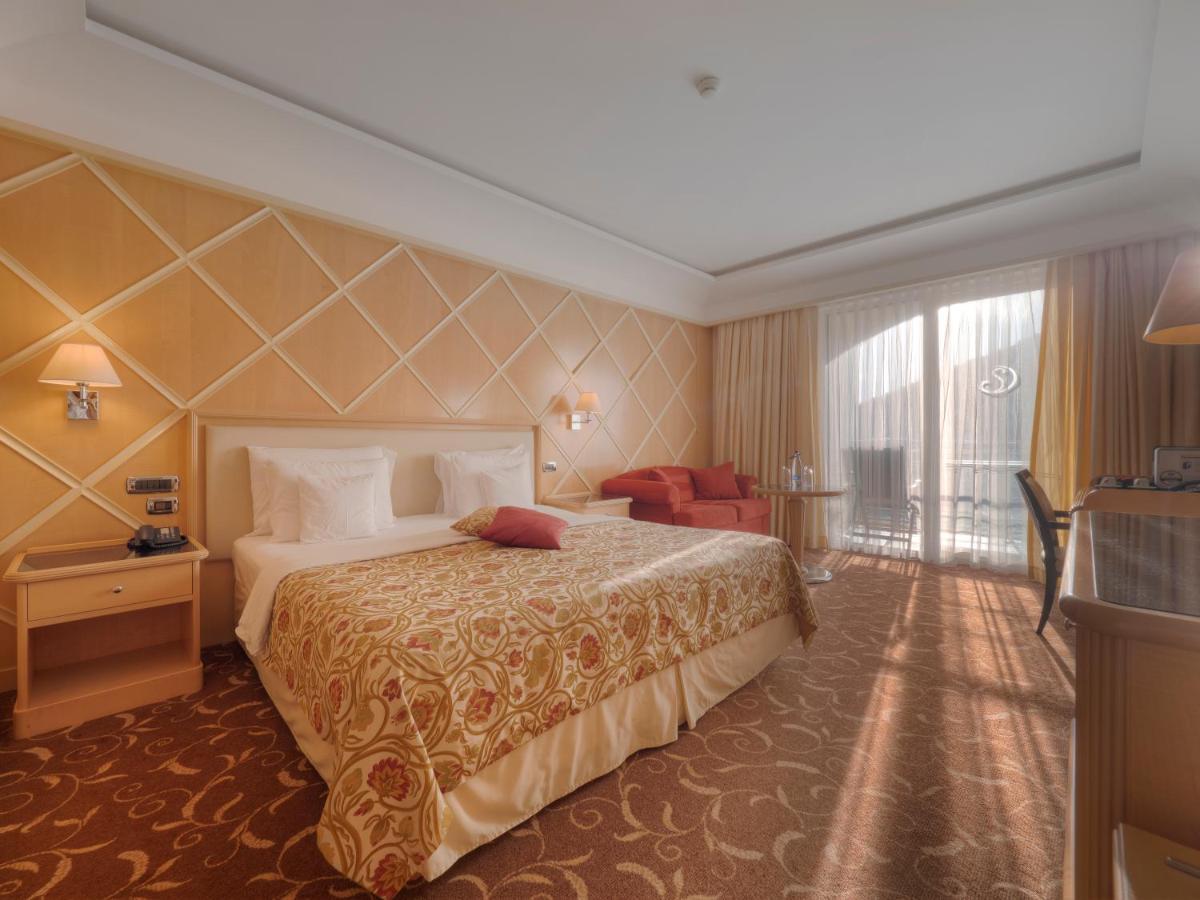 Superior Room Mountain View