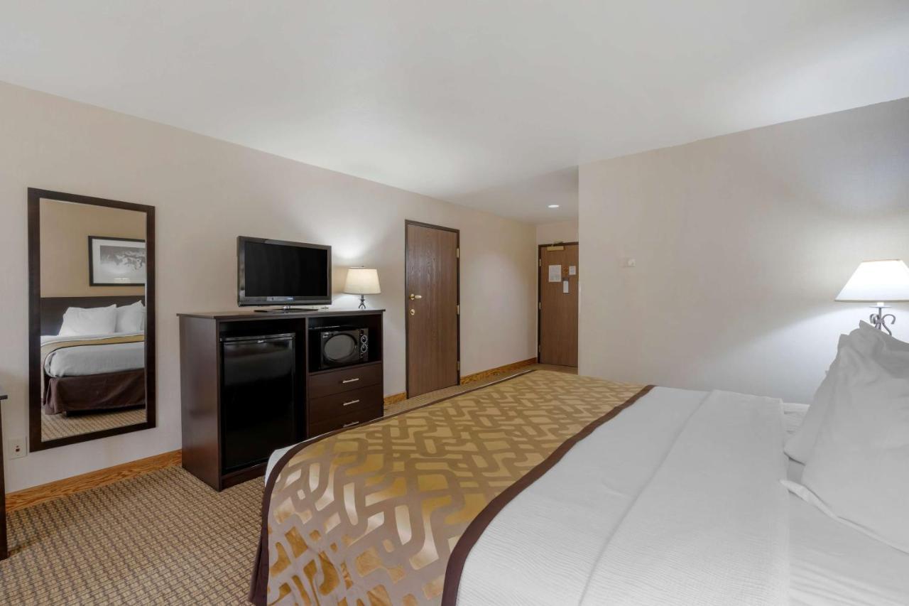 Oversized King Room with Queen Bed